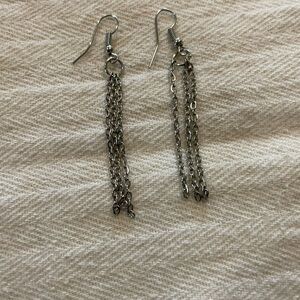 Trendy!  Silver Chain tassel style Earrings